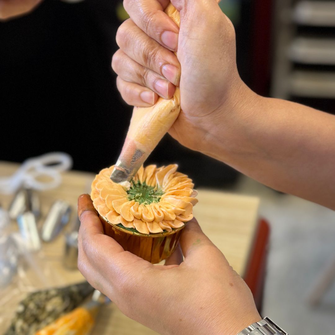 [9 Oct] Floral Piping Cupcake Class